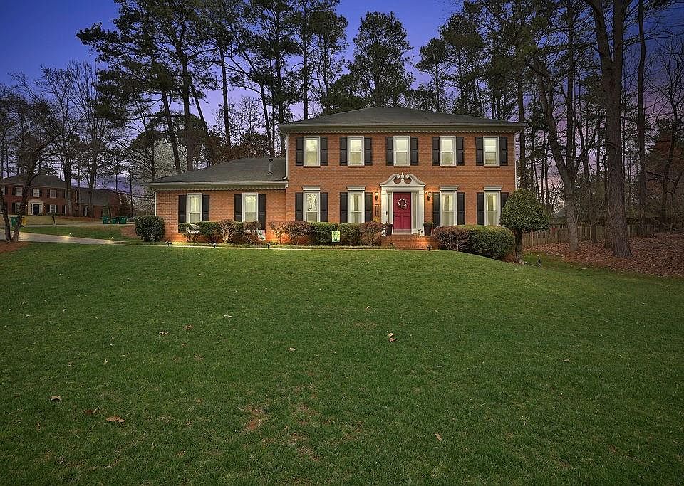 1st image of 205 Heirloom Ct