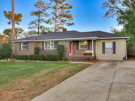 3rd image of 924 Eisenhower Drive