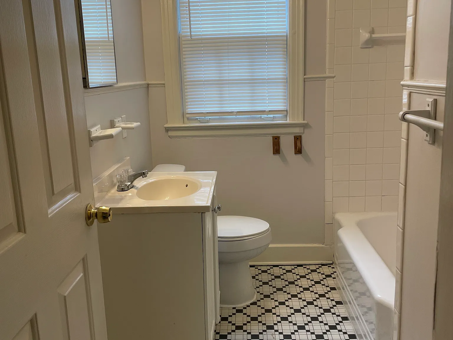 2 bed, 968 sqft, $1,250 — Photo 2