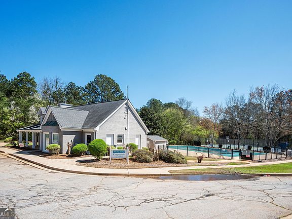 5th image of 303 Cameron Rd