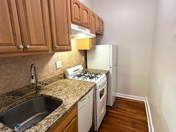 2nd image of 313 Huntington Ave #5