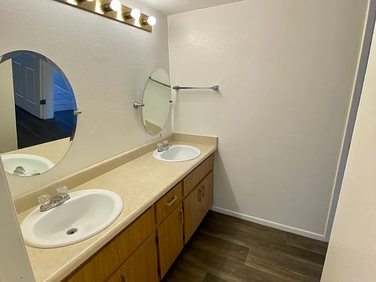 1215 E Lemon St #131 — Photo 24