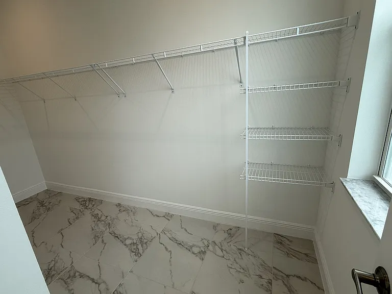 Master Bedroom Walking Closet