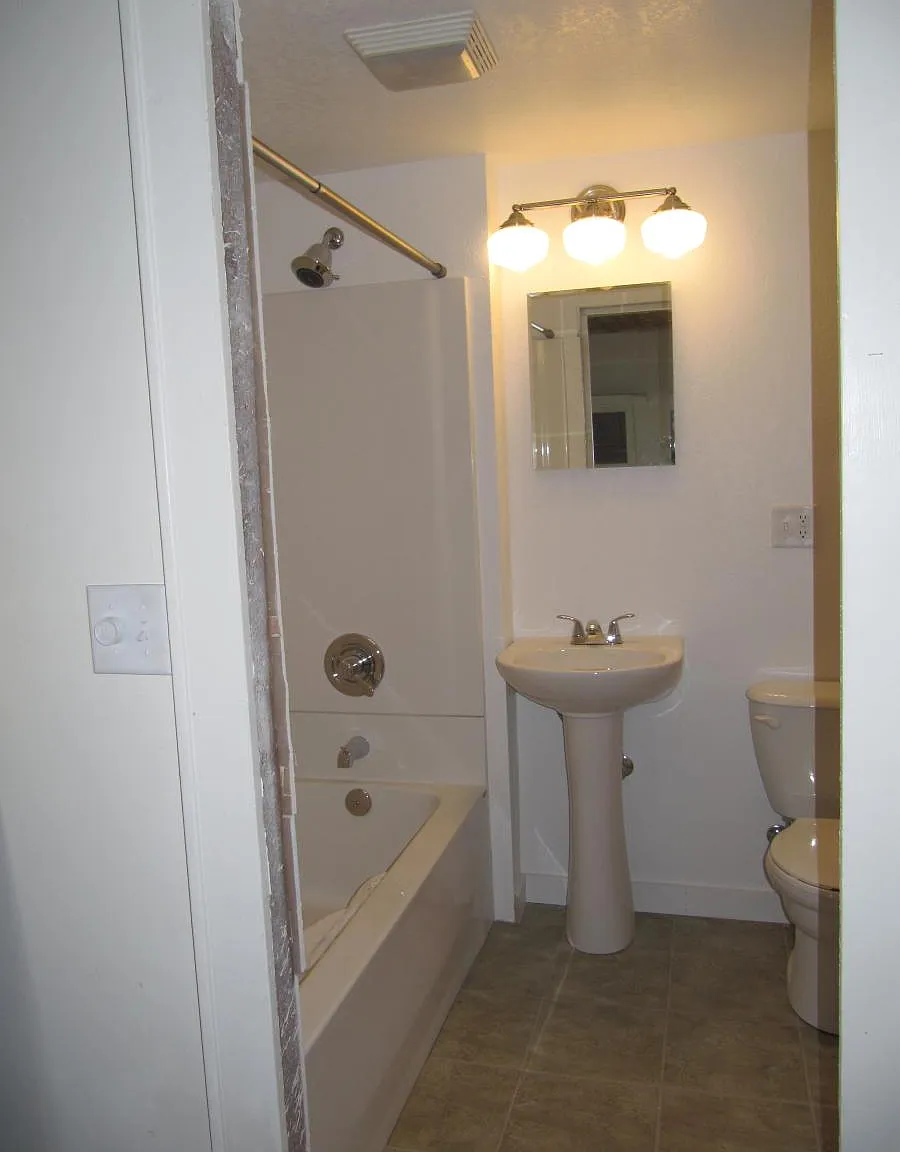 2 bed, 900 sqft, $900 — Photo 2