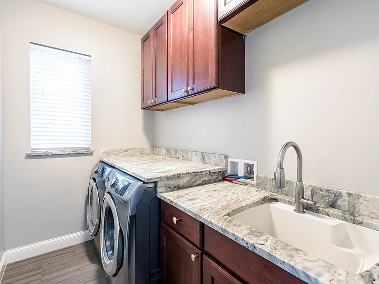 3352 Crooks Rd — Photo 25