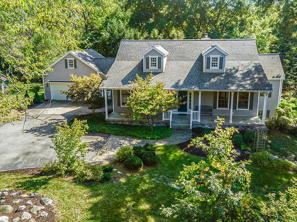 2800 Van Dam Dr NE, Belmont, MI 49306