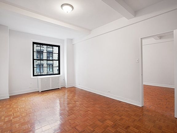 3rd image of 160 W 71st St APT 4M
