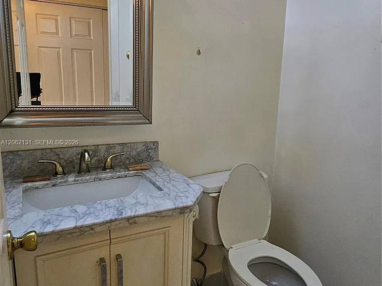 559 Mansfield N #559 — Photo 5