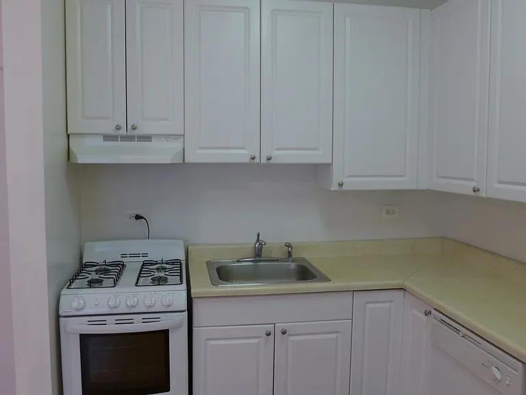 Lamon Courts Apartments — Photo 22