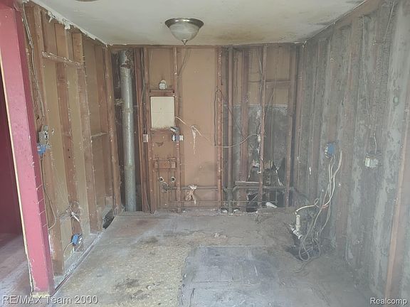 5th image of 20458 Abrahm St