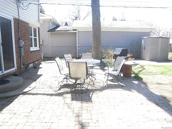 4th image of 1521 Kingsbury Ave
