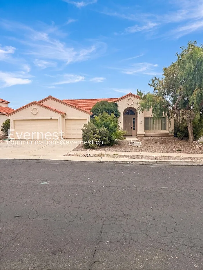 4 bed, 2.0 bath, 2163 sqft, $2,695 — Photo 3