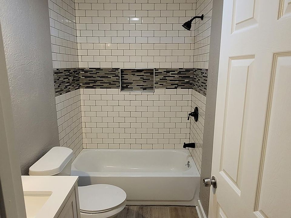 Subway tiled shower all the way to ceiling!