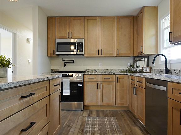 4th image of 1821 W Odell Avenue