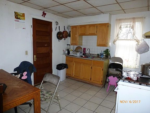 5th image of 301 Saratoga St