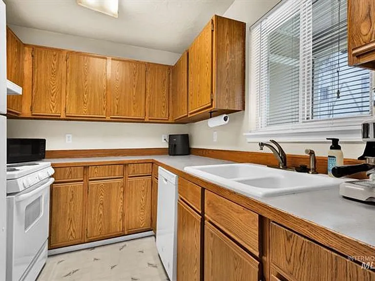 9143 W Cory Ln — Photo 3