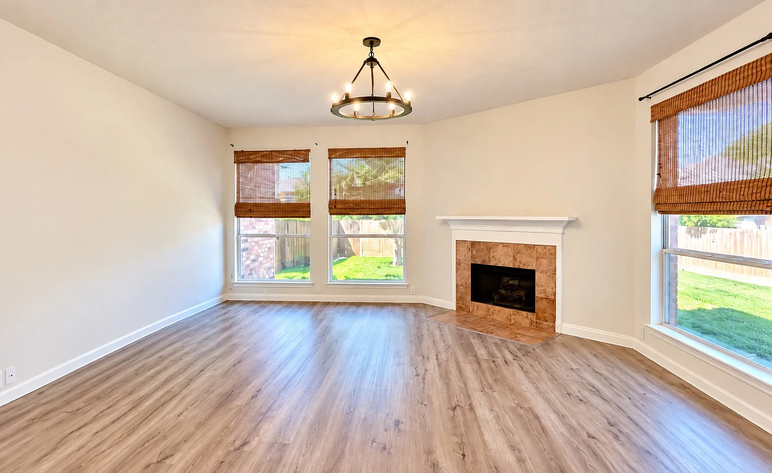 4 bed, 2.5 bath, 2990 sqft, $2,695 — Photo 3