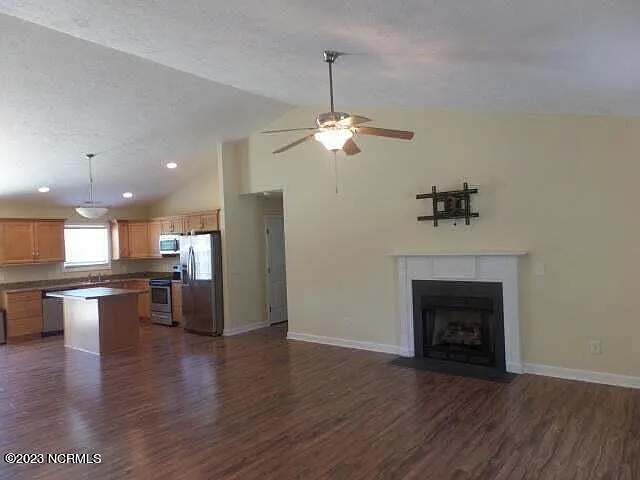 101 Rustic Dr — Photo 2