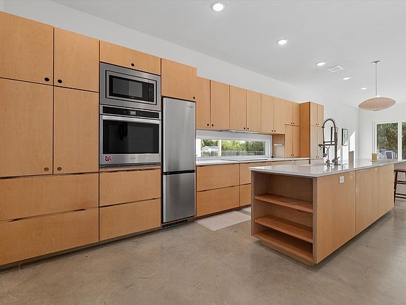 5th image of 3520 S 4th St