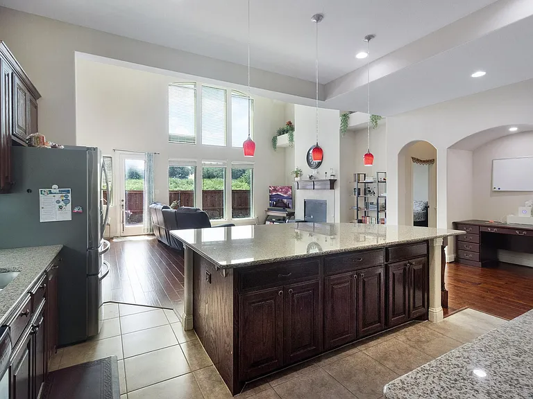 2573 Hannah Cir — Photo 3