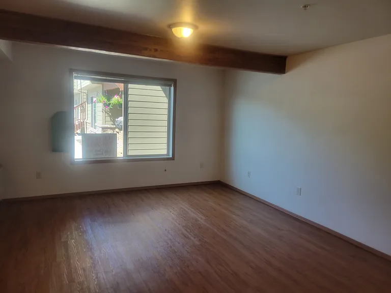 1410 Worden Ave — Photo 8