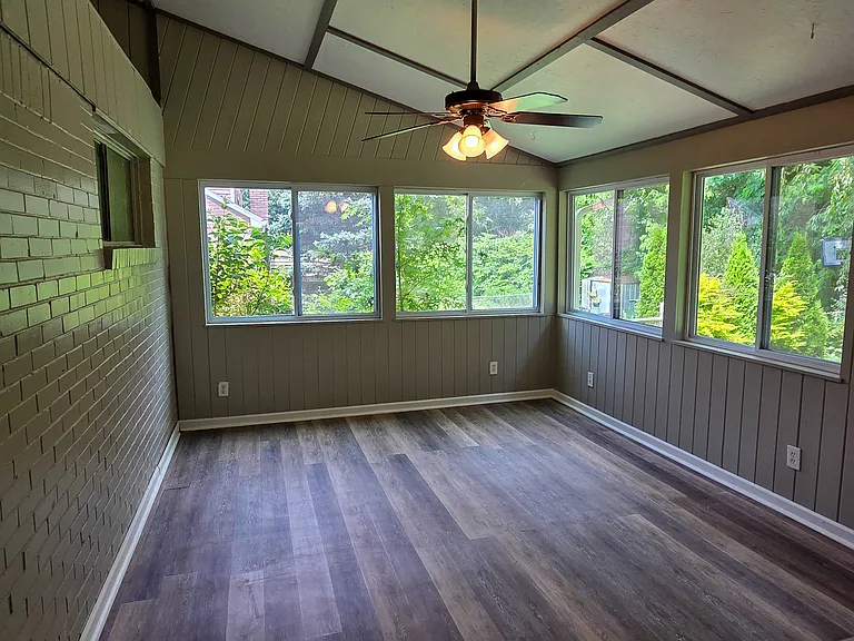 151 Mahoning Dr — Photo 13