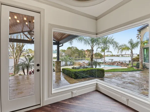 27 Pleasure Cove Dr, Spring, TX 77381