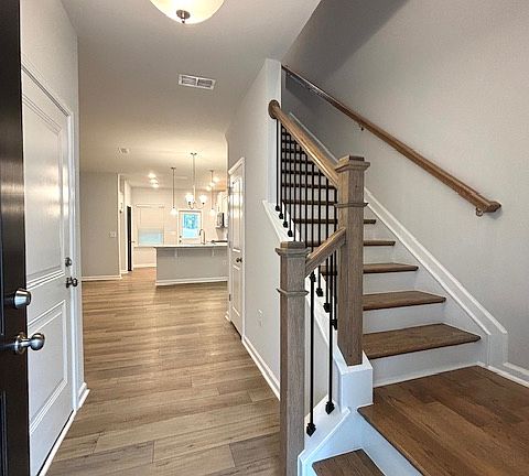 3rd image of 736 Denburn Pl