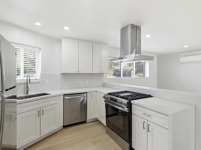 274 Everett Ave — Photo 5