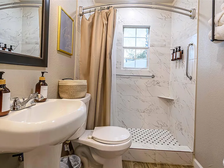 3818 Blodgett St — Photo 18