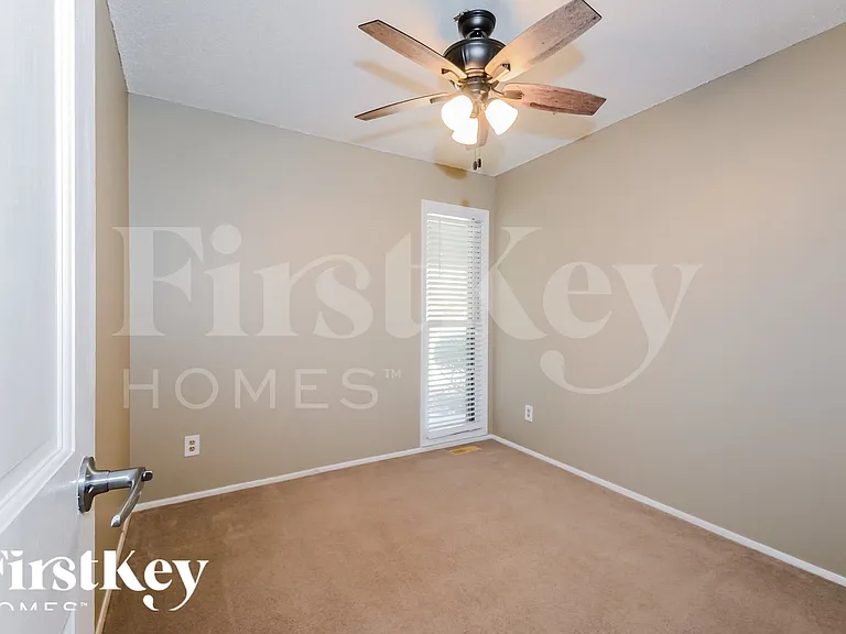 12082 Foxpoint Dr — Photo 11