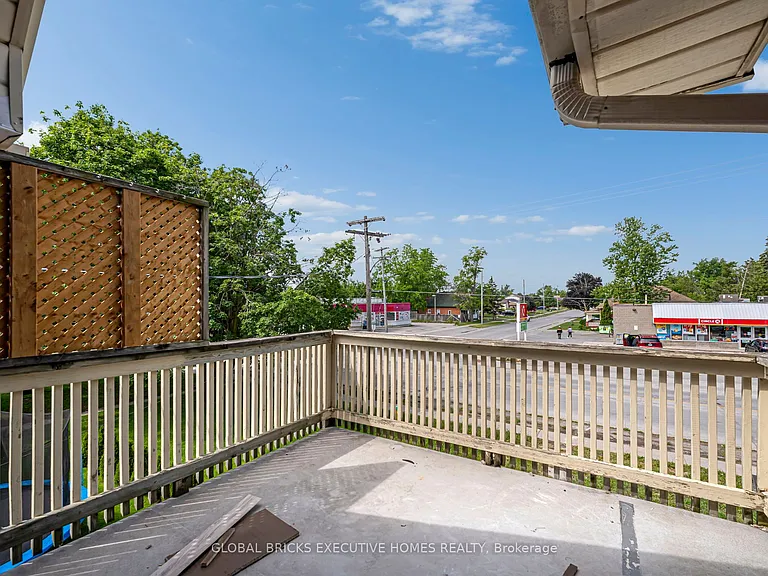 108 Lindsay St S — Photo 16