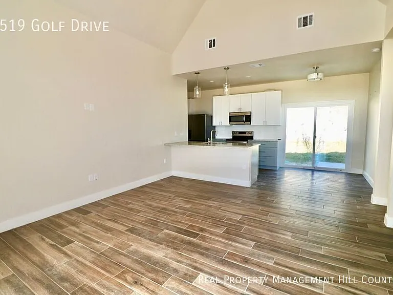 2519 Golf Dr — Photo 4