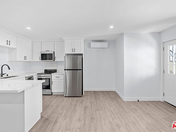 3rd image of 1518 1/4 Stearns Dr #1518