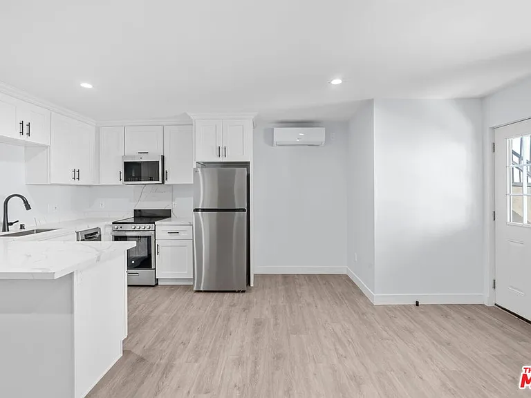 1518 1/4 Stearns Dr — Photo 20