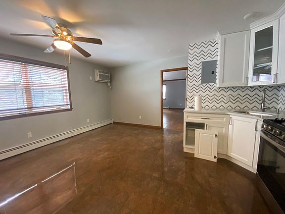 3rd image of 33 Ormond Pl