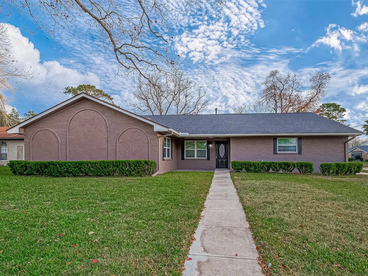 4 bed, 2.0 bath, 1943 sqft, $2,800 — Photo 1