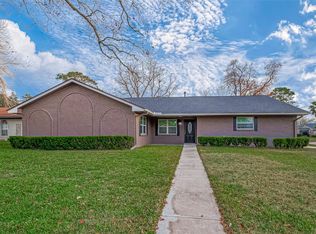 909 Oak Vista Ct, Friendswood, TX 77546