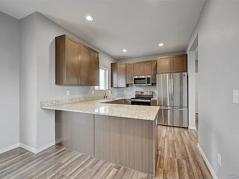 589 S 3rd Ave — Photo 9