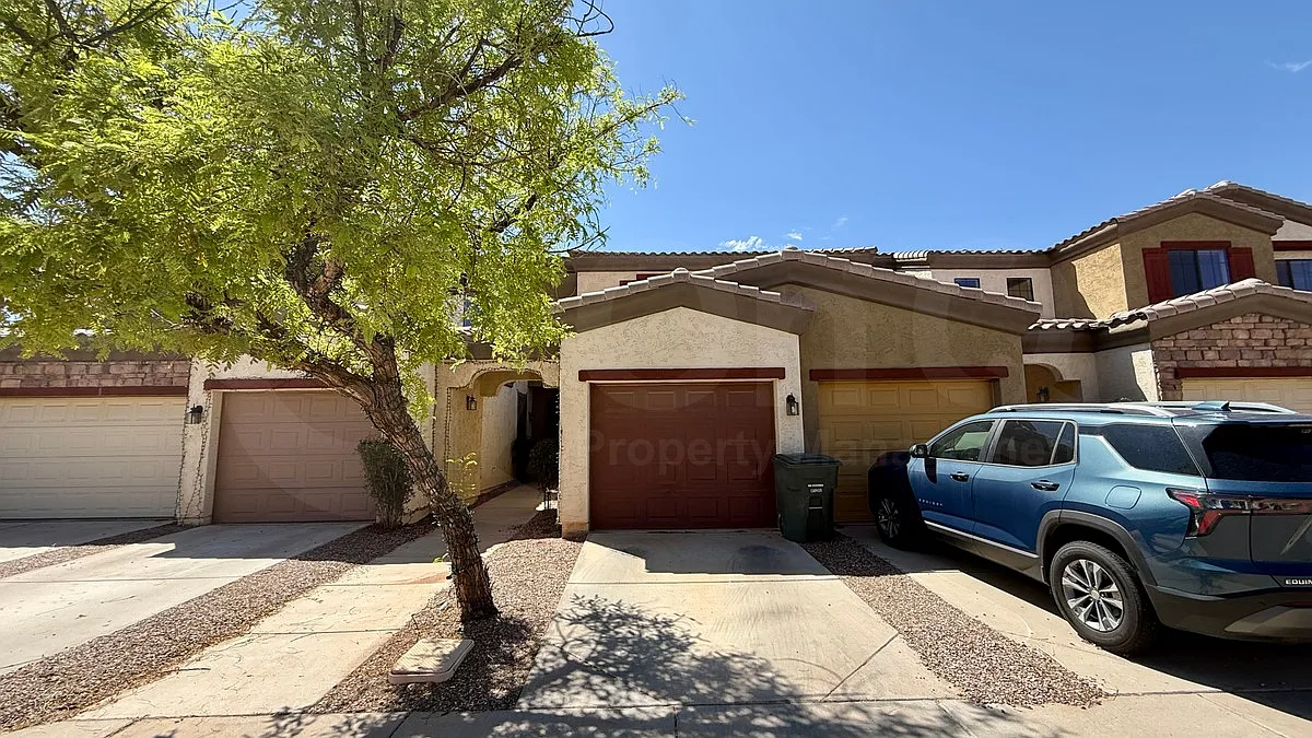 2 bed, 2.0 bath, 1456 sqft, $1,325 — Photo 2