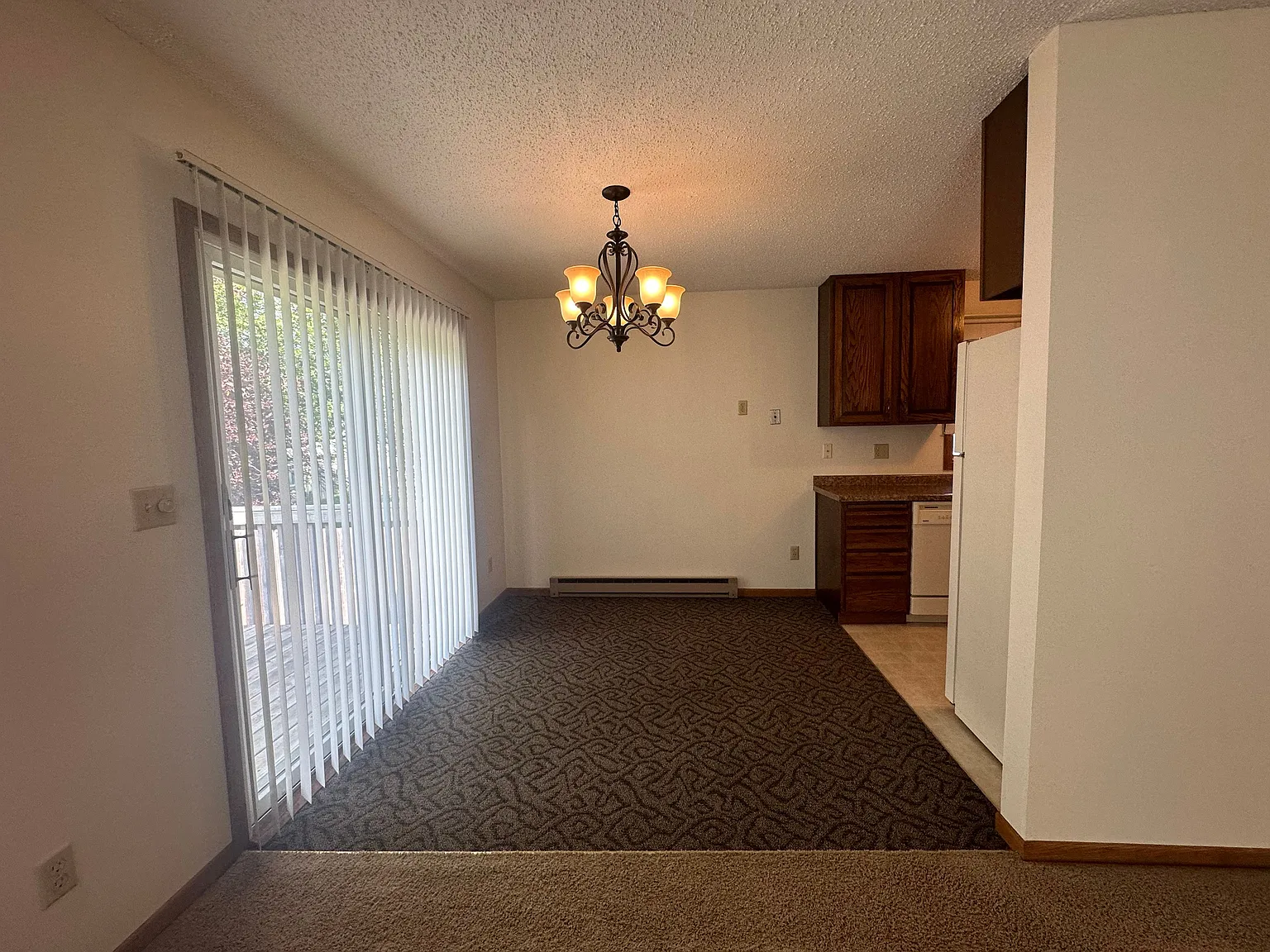 2 bed, 1.0 bath, 1008 sqft, $1,195 — Photo 3
