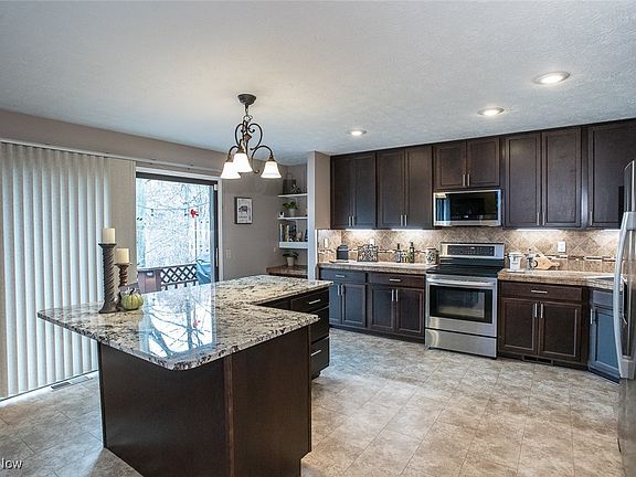 5th image of 18035 Cliffside Dr