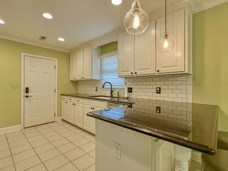 210 Rivermill Ct — Photo 11