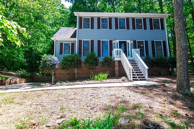300 Benjamin Cir photo 1