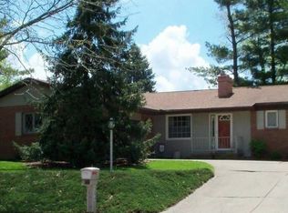 904 Crestview Dr, Monticello, IL 61856