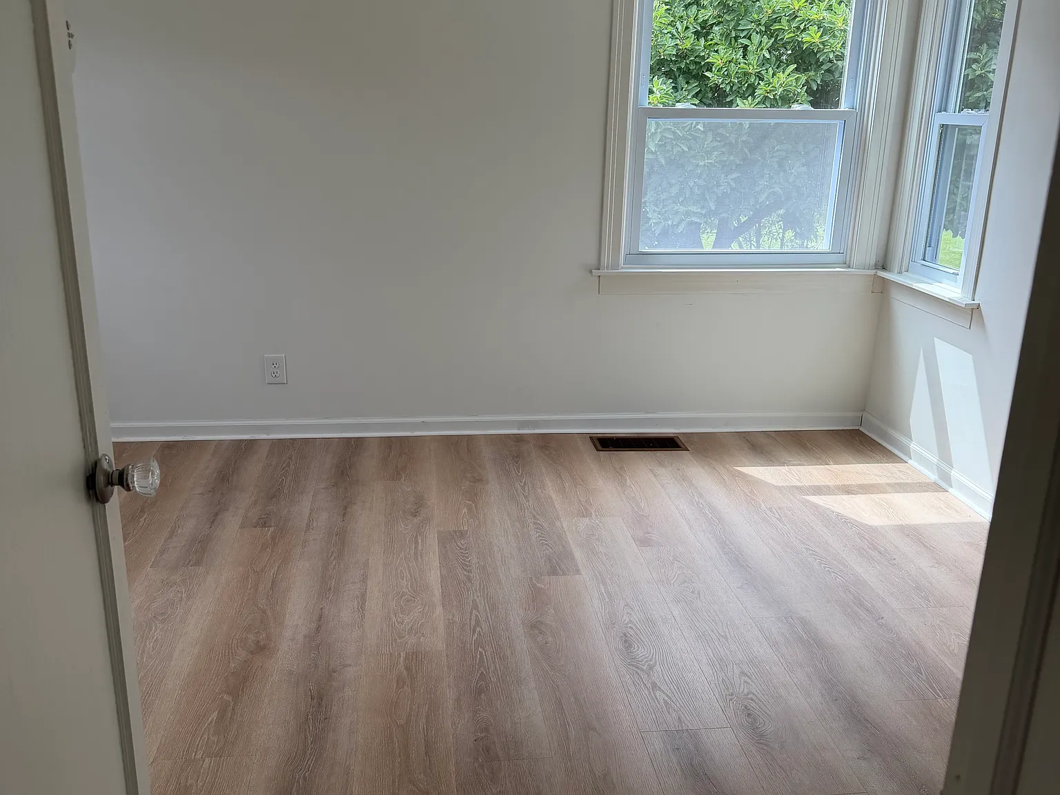 2 bed, 700 sqft, $1,700 — Photo 2