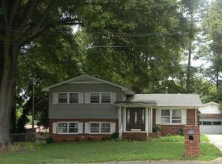 906 Bobby Ln, Charlotte, NC 28211