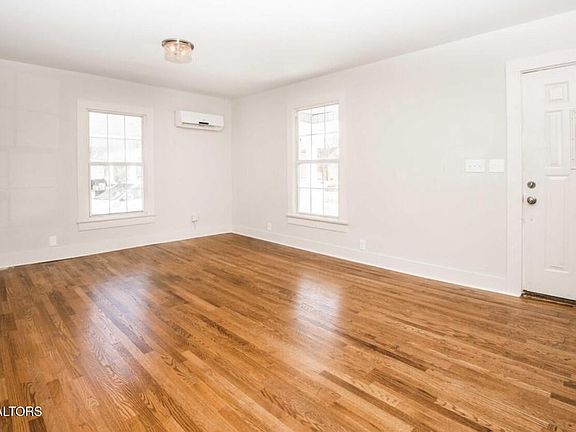 4th image of 319 E Burwell Ave