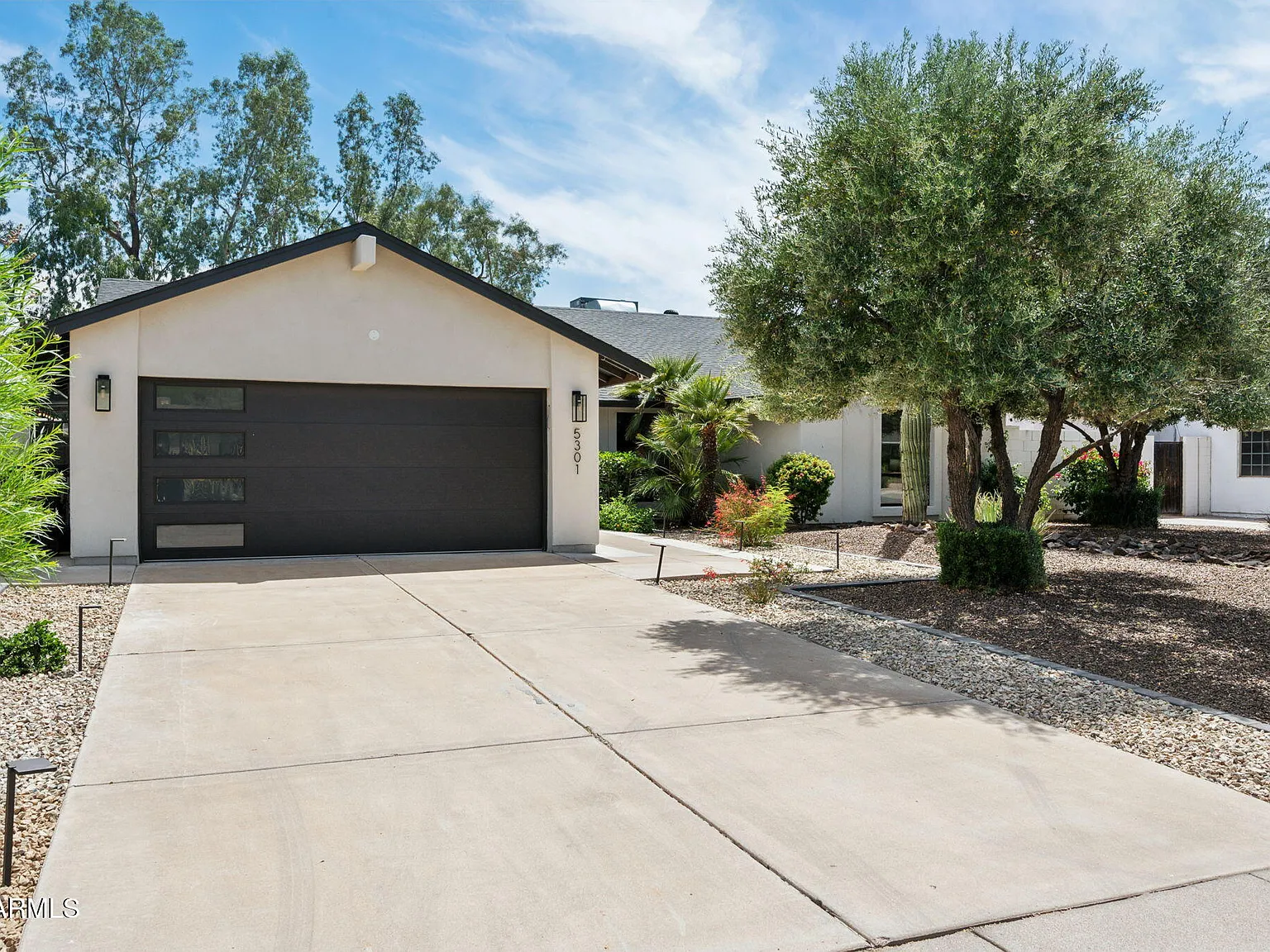 4 bed, 2.5 bath, 2294 sqft, $6,000 — Photo 3