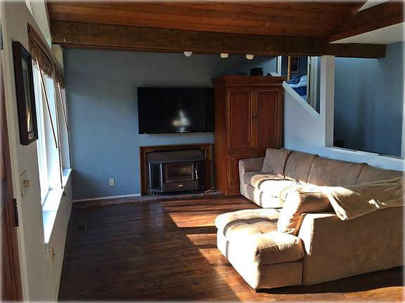 4th image of 1600 E Bay Dr NE